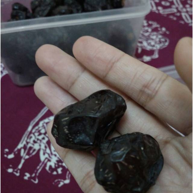 

Kurma Nabi Nabi/Ajwa Grade A /Premium Asli Madinah 1000 Gram