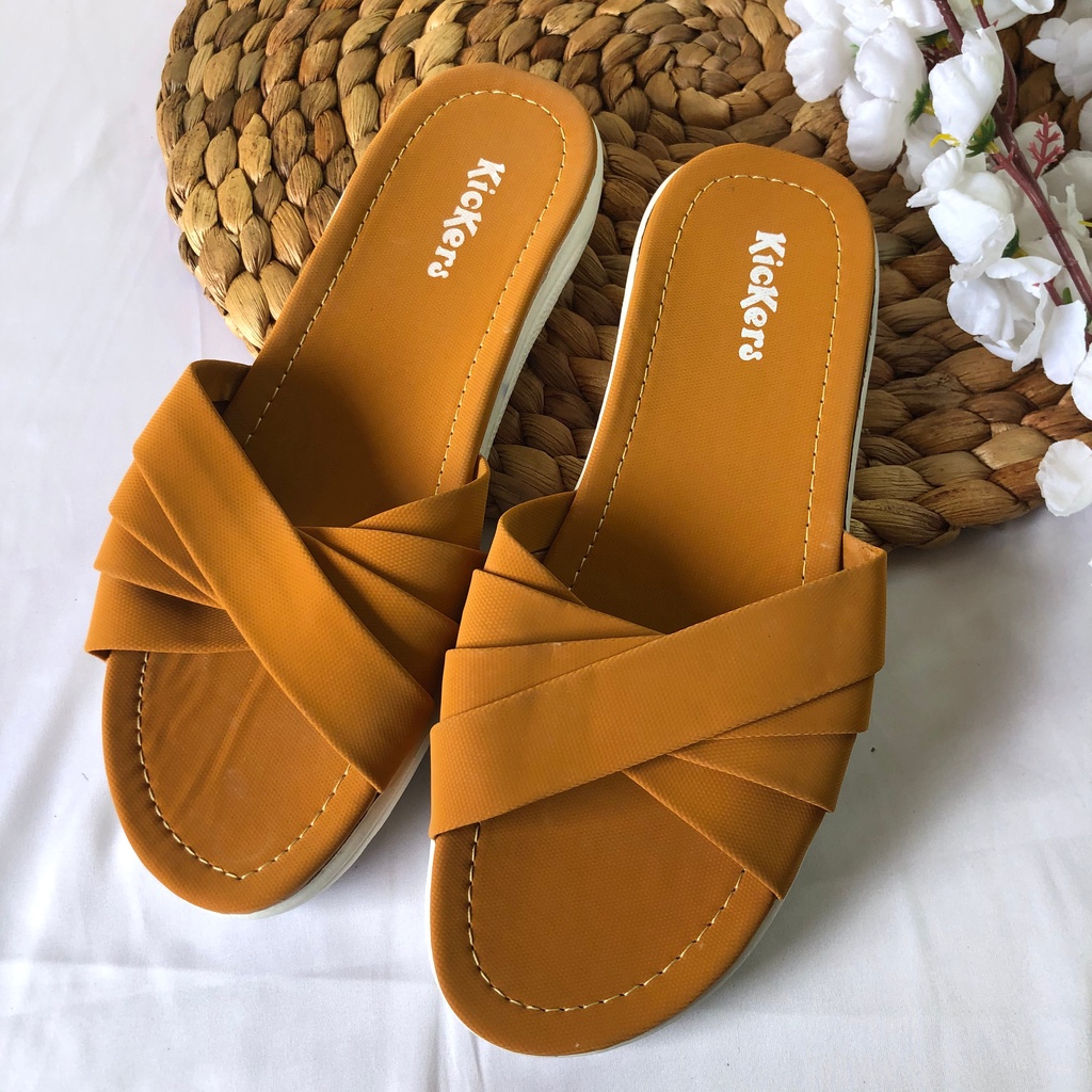 SANDAL SLOP KIPAS 2 SENDAL WANITA CEWEK TERLARIS KECE POPULER TRANDY TERMURAH Sandal Slop Slip On Teplek Wanita Sandal Cewek sandal teplek motif polos sandal flat Terbaru remaja Kekinian Teplek Selop Flip Flop termurah