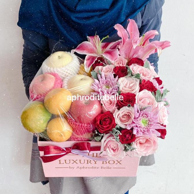 

LILY PARCEL BUAH HADIAH ULTAH PREMIUM / BUAH SEGAR KADO HAMPERS BUNGA EDG9646ES
