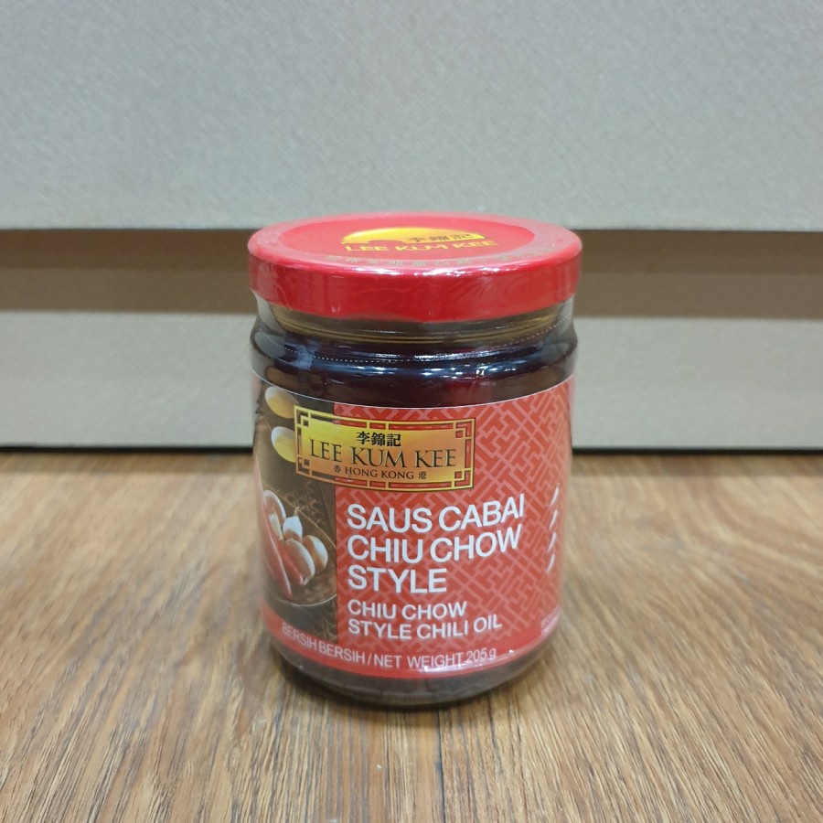 

Lee Kum Kee Chiu Chow Style Chili Oil / Lee Kum Kee Saus Cabai 205 Gr