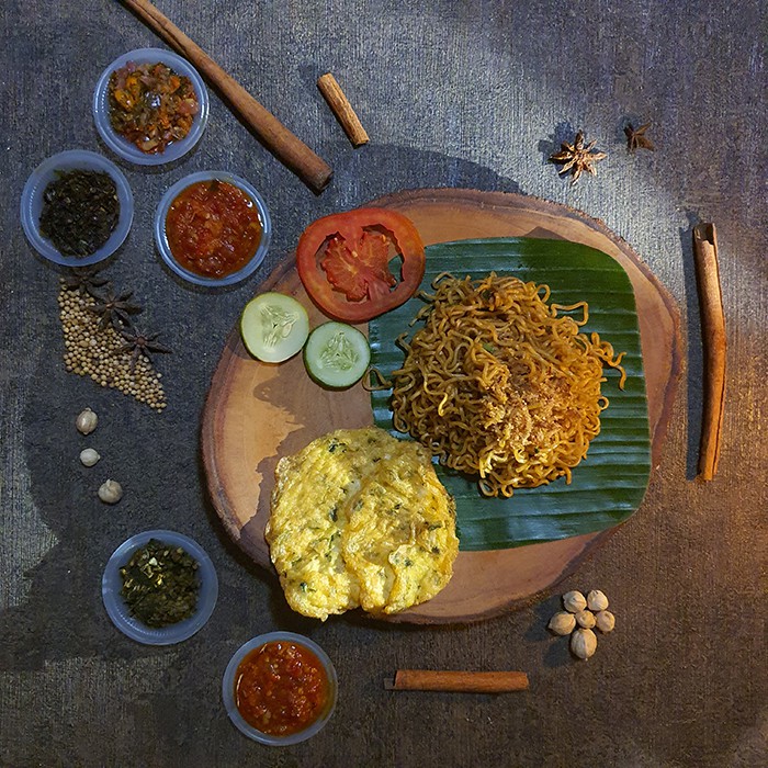 

Paket Istimewa 3 (Mie Goreng + Poached Egg/Telur Dadar)