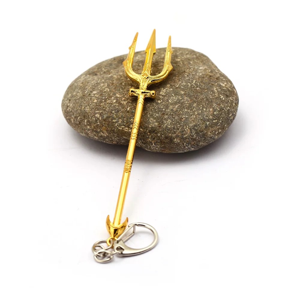 Gantungan Kunci Aquaman Trisula Trident Emas.