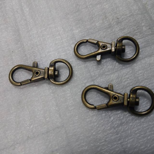 

@ 100 pcs cantelan id card. Anti gold., nikel dan hitam ukuran 1 cm.dan 1,2 cm.