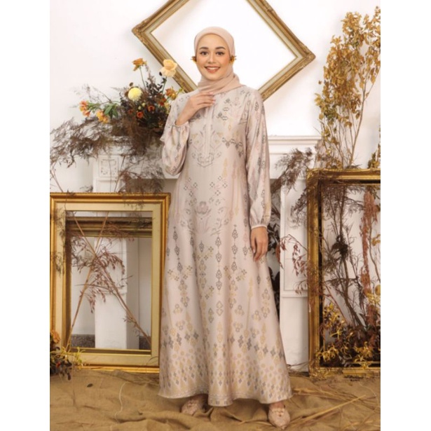 Alesha Dress Signature Vanilla Kienka