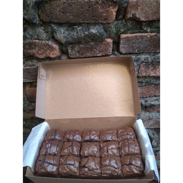 

Brownies Fudgy Coklat - No Topping Ukuran 20 x 10cm