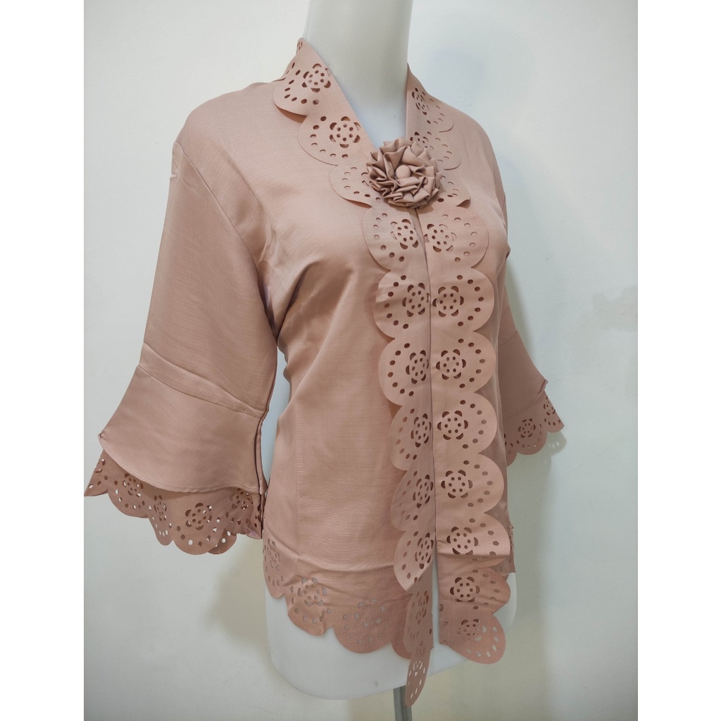 Atasan Kebaya Encim Modern Aneka Warna Broken White | Putih Cerah | Hitam | Kuning | Maroon|Abu|Coklat / Kebaya Wisuda Mewah / Kebaya Akad Nikah Kekinian / Kebaya Moderen Kondangan Jumbo Aldora-Capuccino