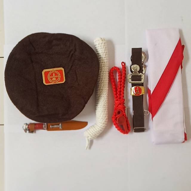 perlengkapan pramuka laki laki topi baret lengkap ukuran sekolah sd