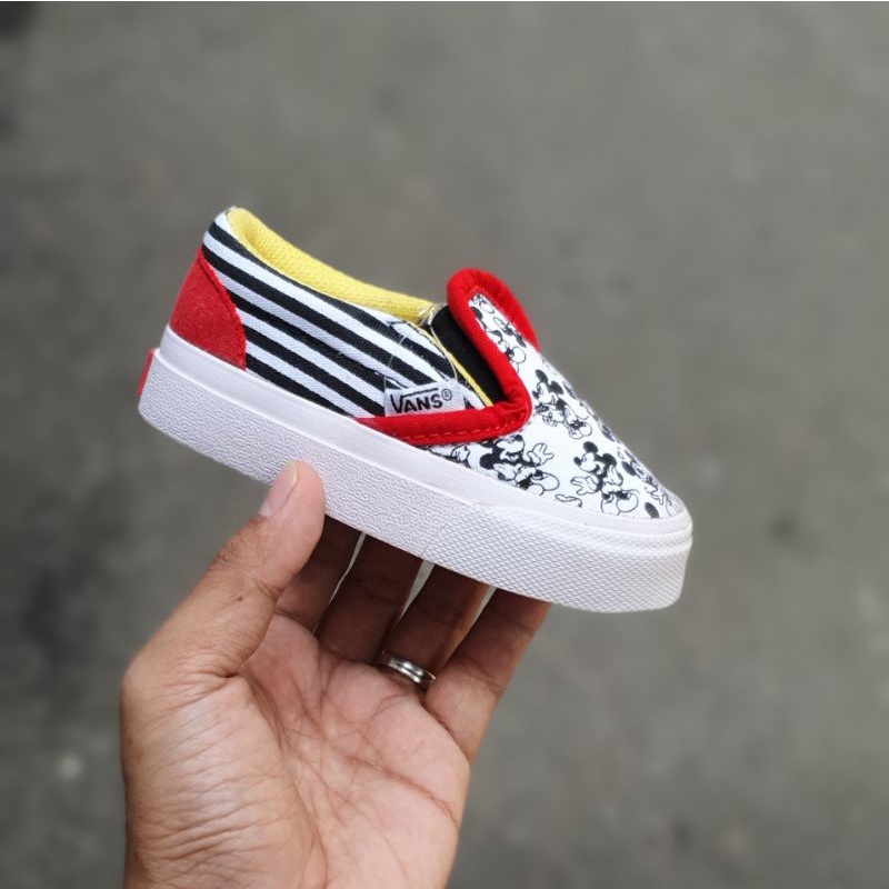 Sepatu anak slip on micky stripe