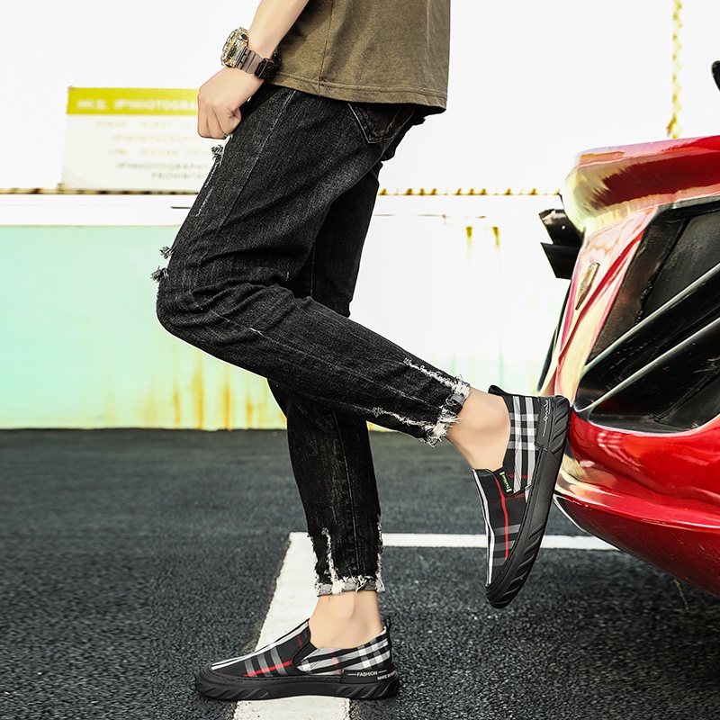 Mainland Sepatu Slip On Pria Motif Kotak Fashion Kasual Kekinian MC117