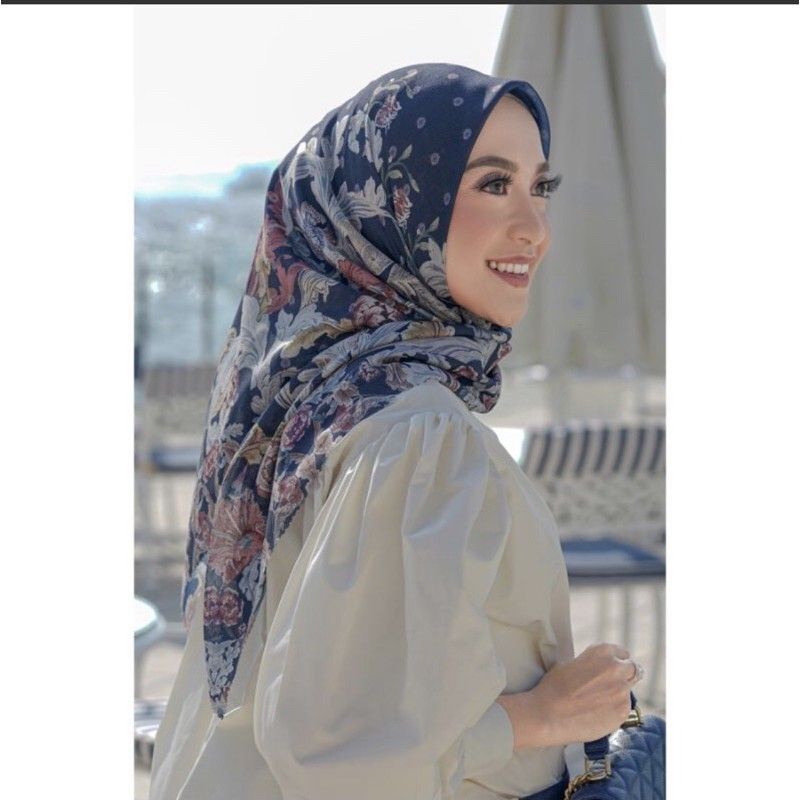 buttonscarves series royal