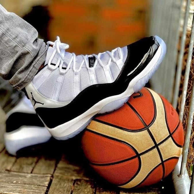 Sepatu Basket Nike Air Jordan 11 Retro Concord