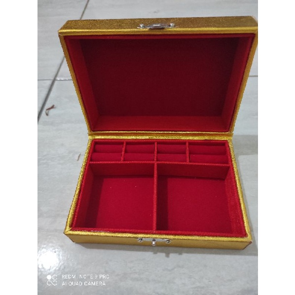 kotak perhiasan bahan kulit sintetis gold isi 4 cincin 2kotak kosong bs unk gelang,kalung, anting