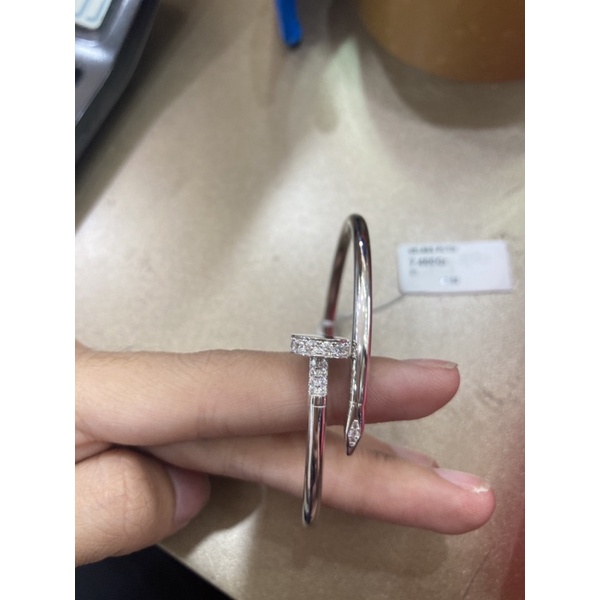 gelang putih cartier paku