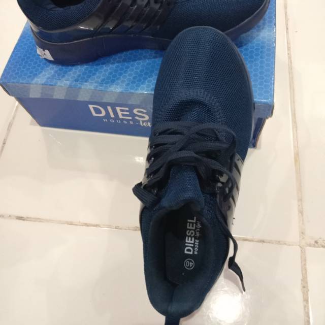 Sepatu diesel