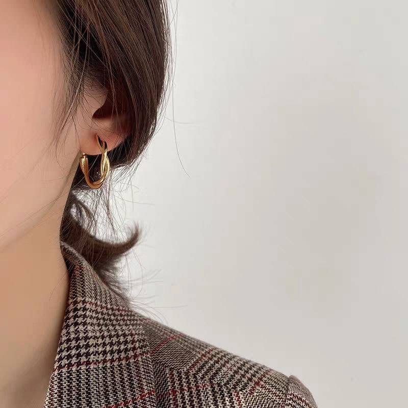 Fashion geometric twist earrings personality simple metal earrings 210807