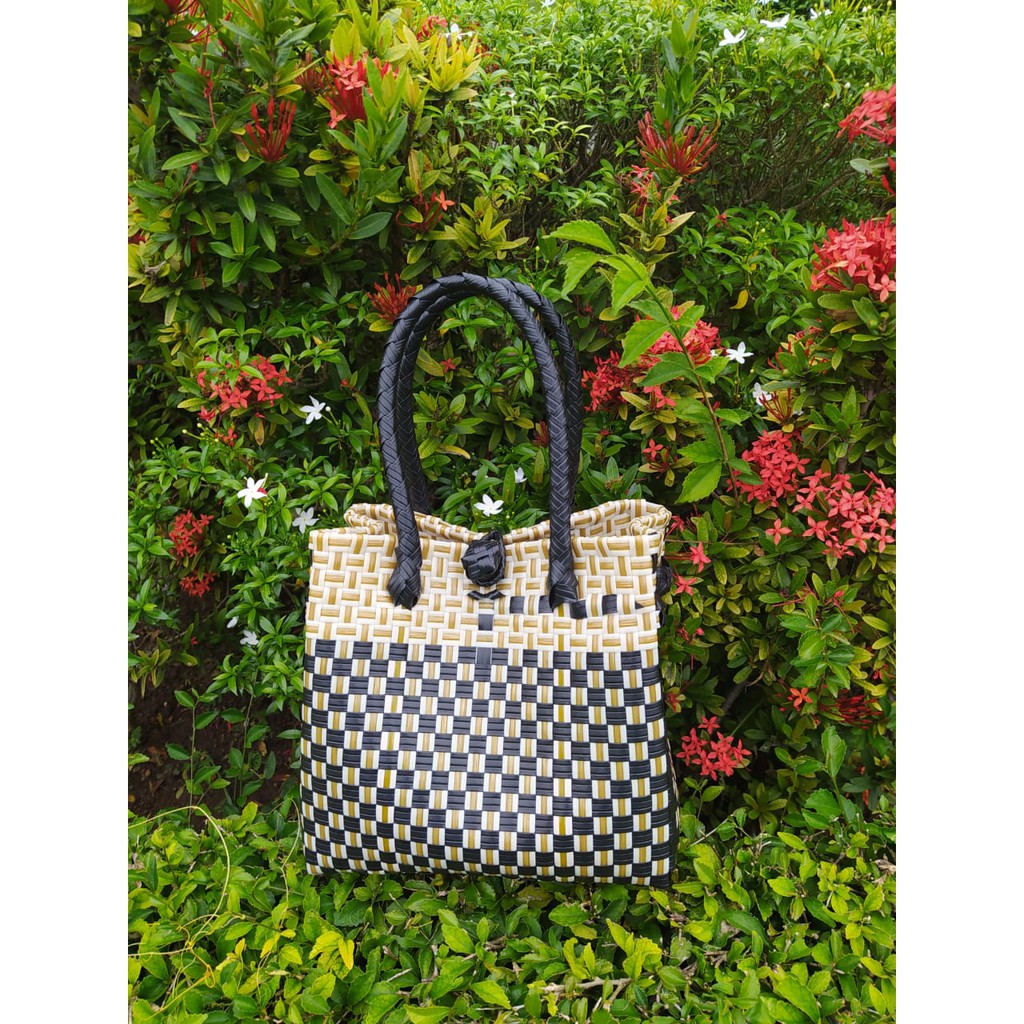 Tas Jali Jali / Totebag / Tas Anyaman / Tas Anyaman Plastik Monokuro (Size M)