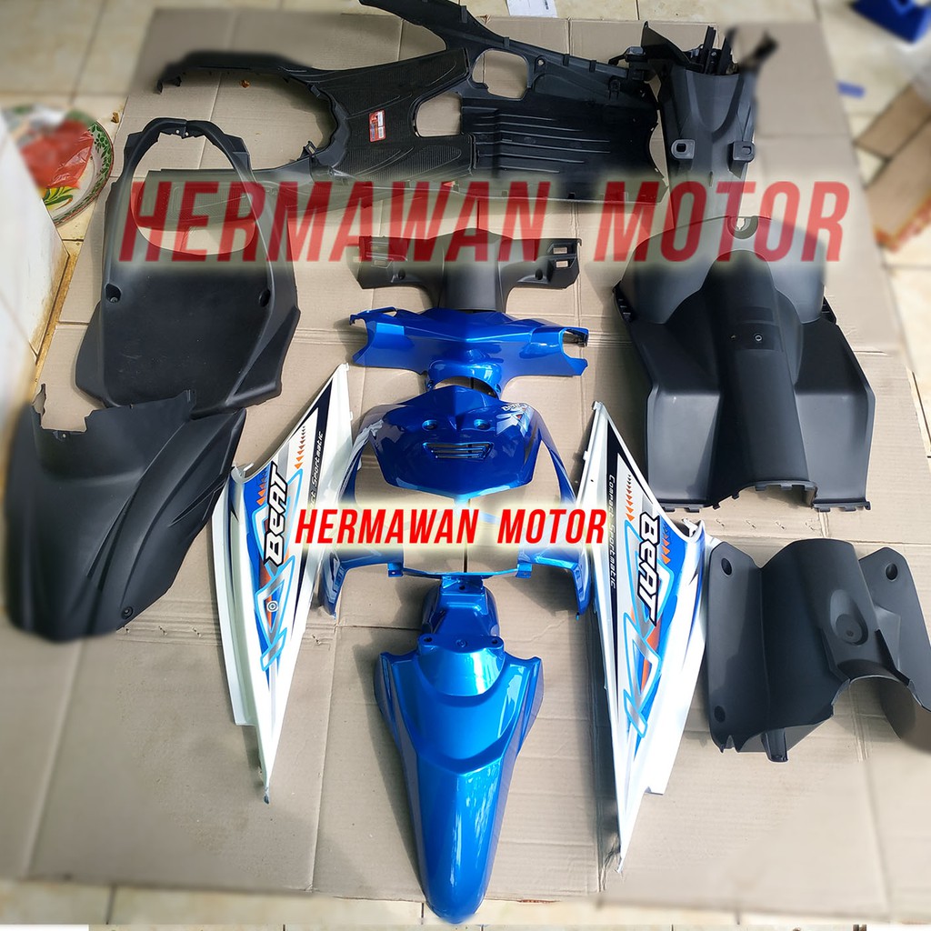 Full body satu motor Honda Beat karbu warna biru muda dan stiker