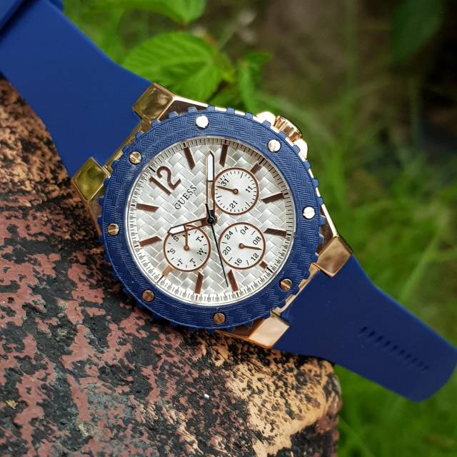 GUESS Jam Tangan Wanita Type W0149L5