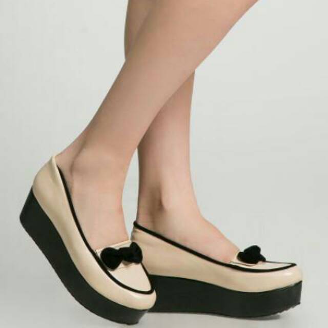 Bonch cream wedges SALE /sepatu wedges / sepatu santai / wedges shoes / sepatu wanita / sepatu kerja