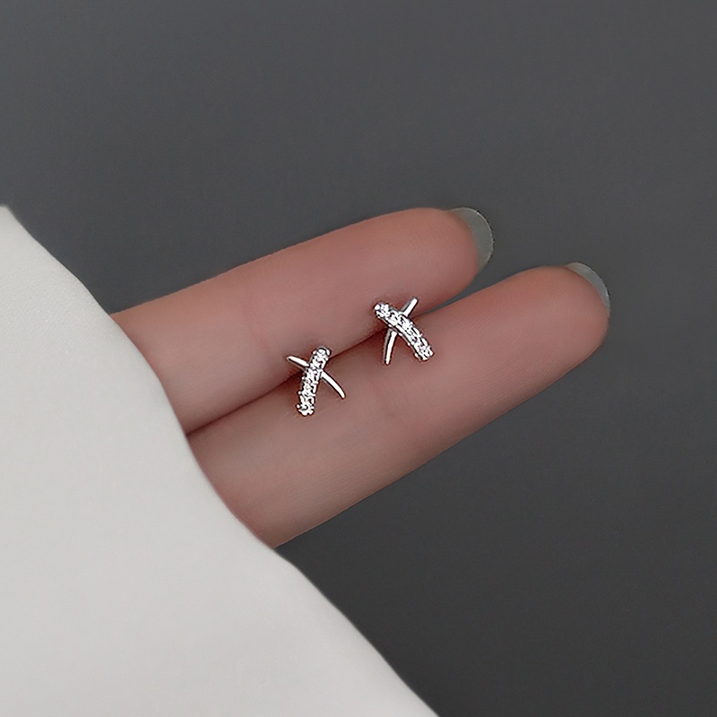 Anting Tusuk Motif Huruf X Bahan Alloy Hias Berlian Imitasi Warna Silver Untuk Wanita