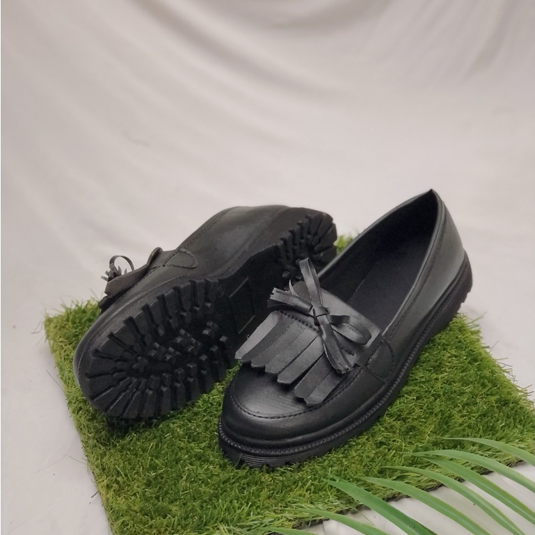 Sepatu Loafers Docmart Wanita / Sepatu Yoland Black Dof Premium 0219