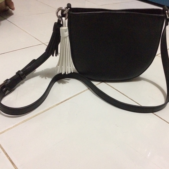 Sling bag forever 21