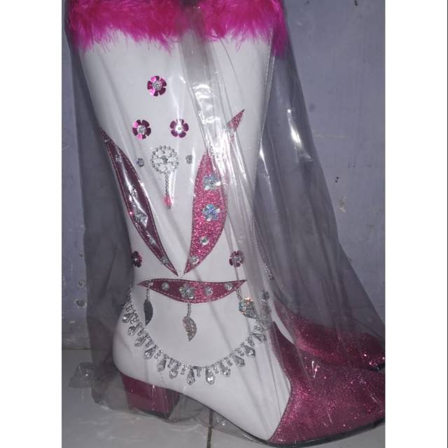 Sepatu mayoret putih pink