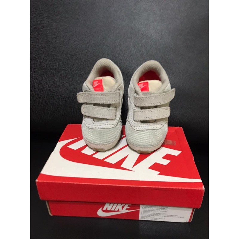 Preloved Like New Sepatu Anak Unisex Merk Nike MD Runner 2 (TDV) Size 21