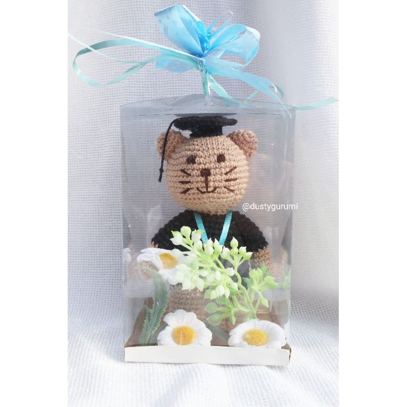 Boneka Wisuda Amigurumi (Boneka Rajut)