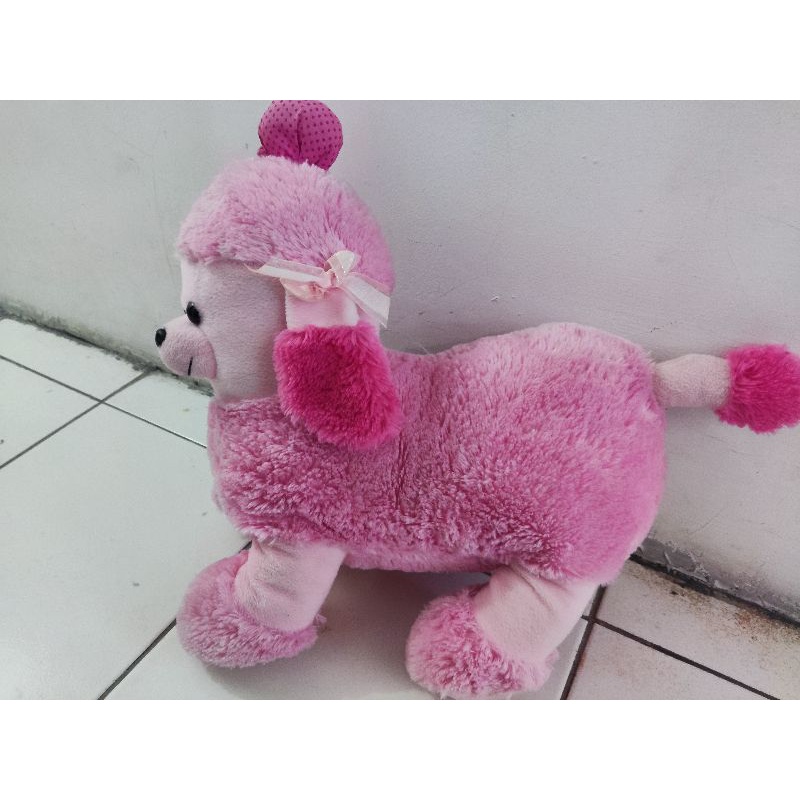 boneka anjing warna pink