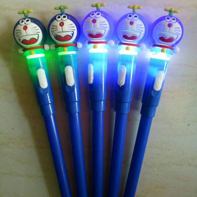 

Pulpen Gel Doraemon Lampu - Pulpen Lampu