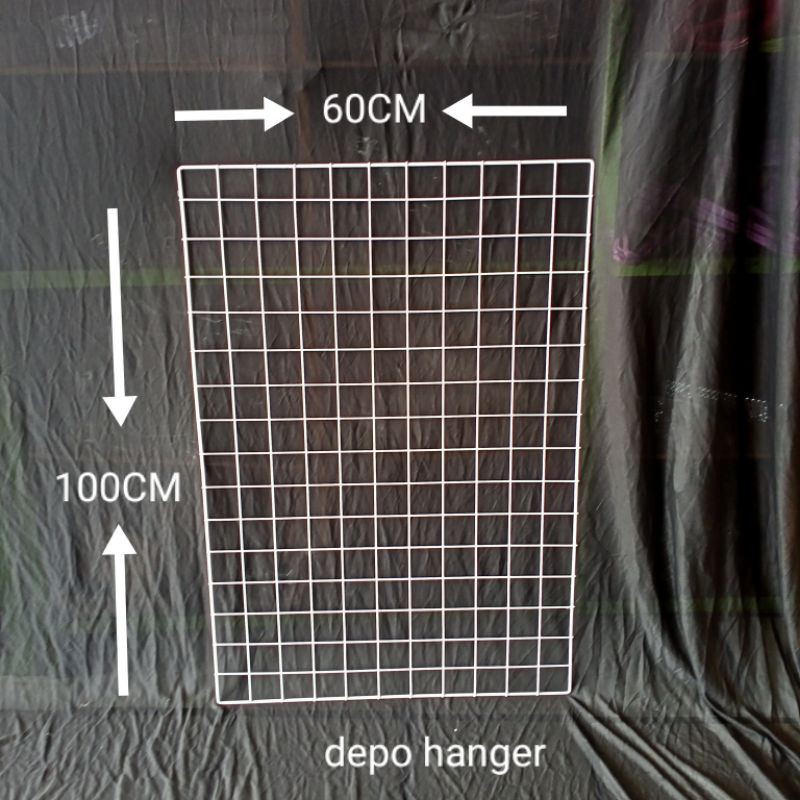 Ram kawat atau yang biasa dikenal dengan sebutan Wiremesh. Ram besi ini untuk mendisplay aksesoris dan hemat tempat, tersedia berbagai macam ukuran, tidak mudah berkarat dan tidak mudah patah dan bisa anda dapatkan dengan harga yang terjangkau 60×100