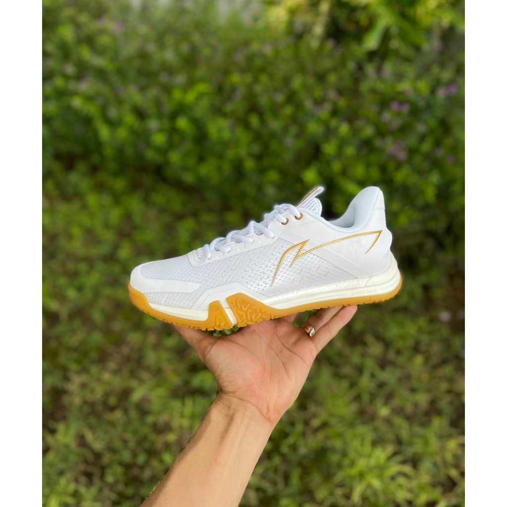 Sepatu lining Saga SE Putih