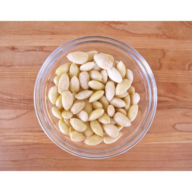 

Natural Almond Skinless 500 Gram Kacang Almond Kupas Mentarieka_Shop