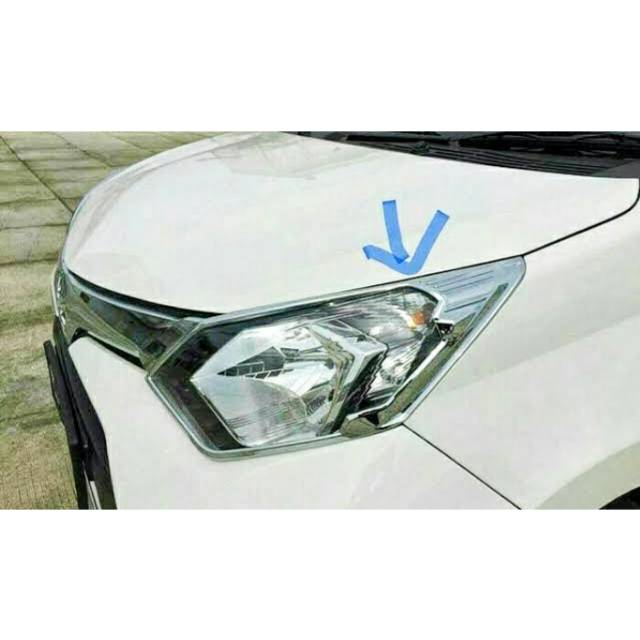 GARNIS LIST CHROME LAMPU DEPAN MOBIL CALYA SIGRA MEREK JSL