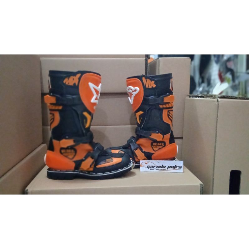 SEPATU TRAIL RNL MX BLACK ORANGE
