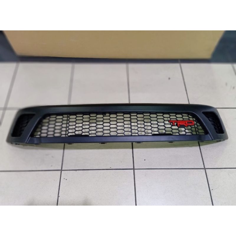 grill depan hilux revo TRD