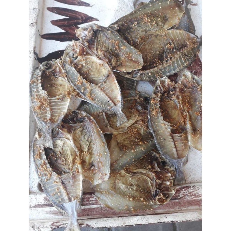 

Ikan Kering Bumbu Khas Pulau Raas