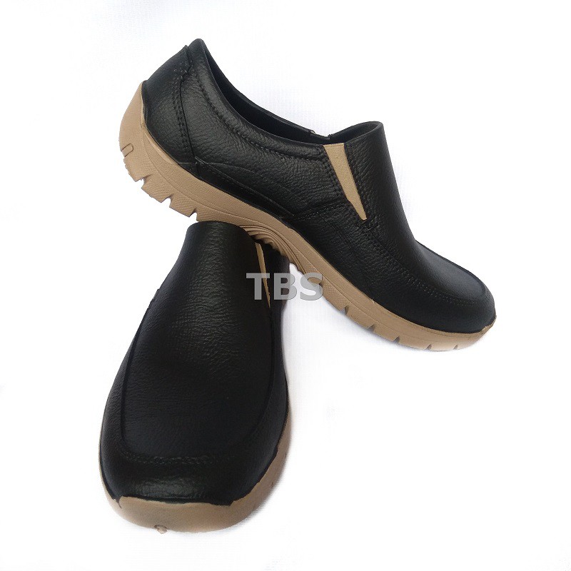 Sepatu Pantofel Karet Pria Warna Hitam Att AWK 578