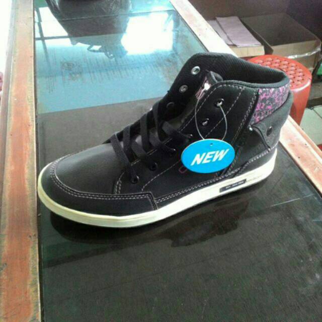 TOMKINS SPOTLIGHT PING