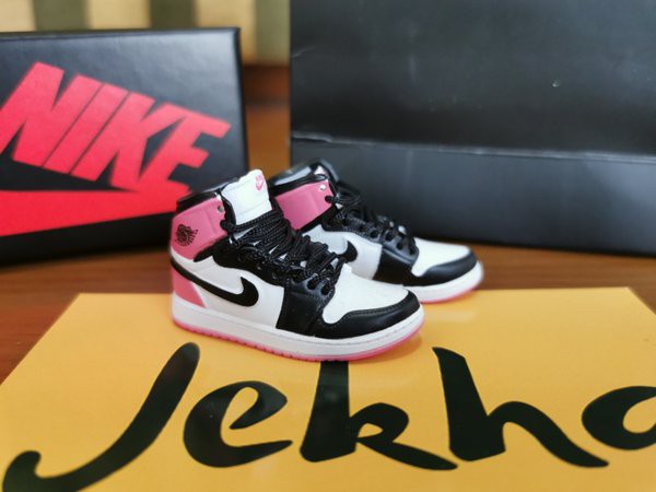 Air Jordan 1 RUST PINK - 3D Sneakers Keychain Gantungan Kunci