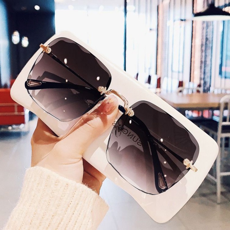 （YUZHU）COD Kacamata Hitam Korean Gaya Square Frame Kacamata Wanita Anti UV400 Sunglasses