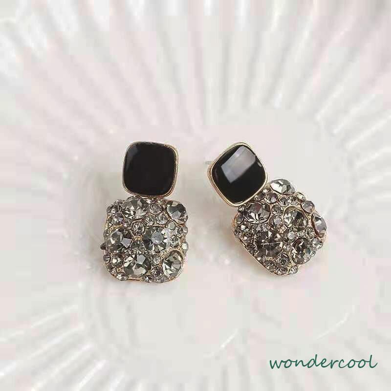 Anting Retro Mewah Siswa Perempuan Sederhana Temperamen Fashion Anting Murah Hati-Won