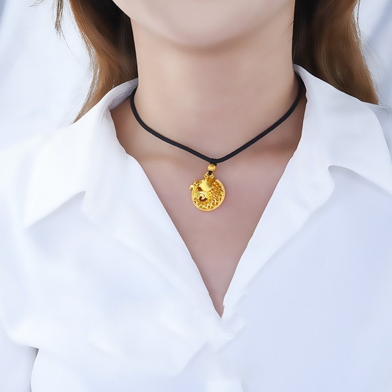 [Ready Stock]Fashion Gold-Plated Hollow Small Goldfish Pendant Necklace