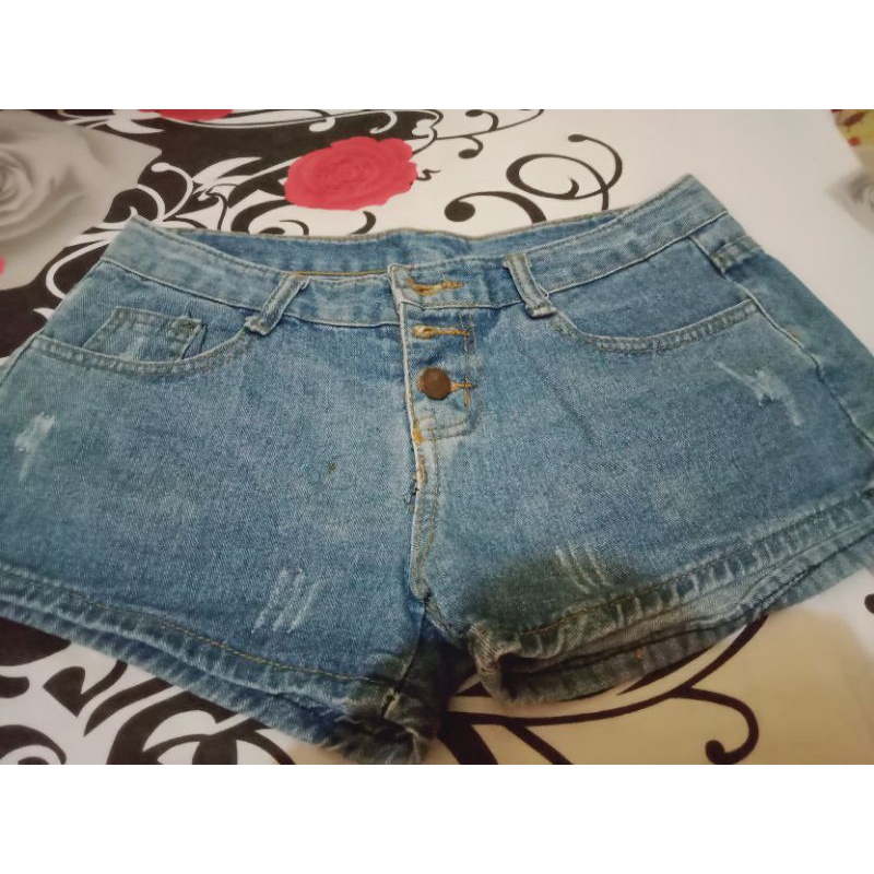 Preloved Hotpants Ripped