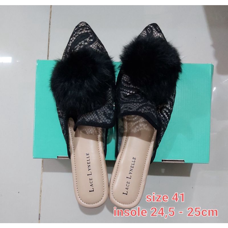 Lace lynelle mules black pompom