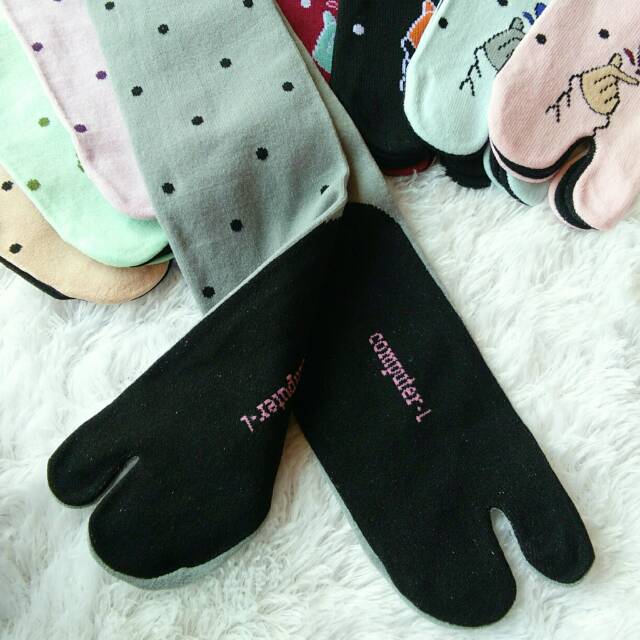 Kaos Kaki Jempol Wanita Muslimah Motif Sarangheo (Tapak Hitam, Nylon Spandex Size L, Panjang, Murah)