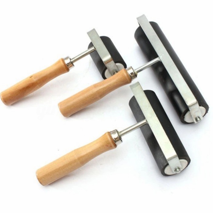 

Produk Terbaru Rubber Roller Lino Brayer For Printmaking 5Cm Wood Handle Rolling Tool
