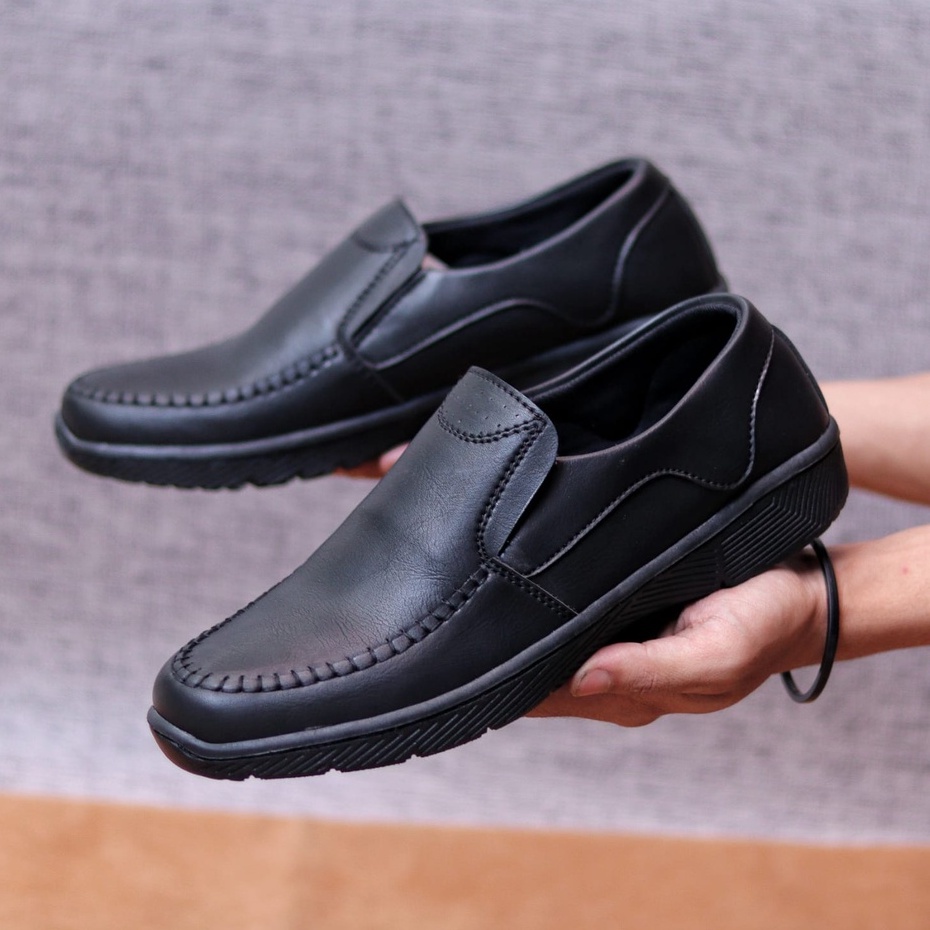 MOLK Sepatu Kasual Formal Pantofel Hitam Pria Kulit Sintetik Kerja Kantor Kuliah Original Branded