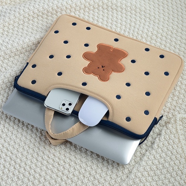 Sleeve Pouch Sarung Tas Bag Case Ipad Tab Tablet Macbook Air Pro Laptop Asus Acer Lenovo HP Huawei 11 12 13 14 15 inch Motif Gambar Beruang Bear Warna Cream Krem Biru Coklat Polkadot Lucu Cute Murah Korean Model Tali Jinjing Banyak Slot Ruang Stationary